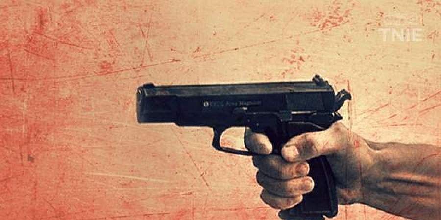 முகத்தில் குண்டு பாய்ந்த நிலையில் 7 கி.மீ. தூரம் காரை ஓட்டி வந்து புகார் கொடுத்த பெண்