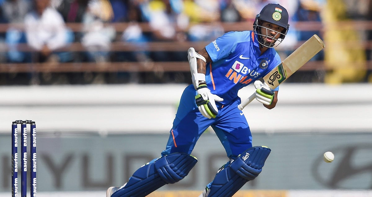 96 ரன்களில் ஆட்டமிழந்தார் ஷிகர் தவன்: இந்திய அணி 30 ஓவர்களில் 187/2