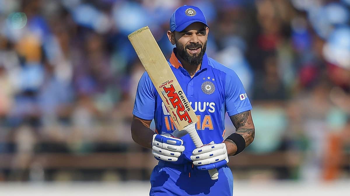 இந்திய அணி 340 ரன்கள் குவிப்பு: தவன், கோலி, ராகுல் அபார ஆட்டம்!