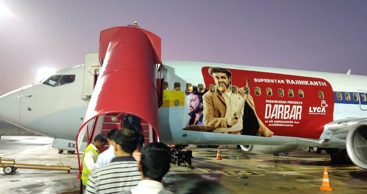 ரஜினியைப் போற்று: கபாலிக்குப் பிறகு தர்பாருக்கும் விமானத்தில் விளம்பரம்!