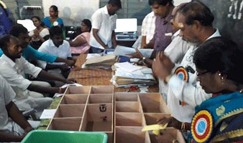 தட்டாஞ்சாவடி இடைத்தேர்தல்! தபால் வாக்குகளில் என்.ஆர். காங்கிரஸ் முன்னிலை!