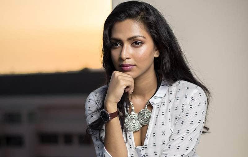 நடிகை அமலா பாலின் தந்தை காலமானார்!