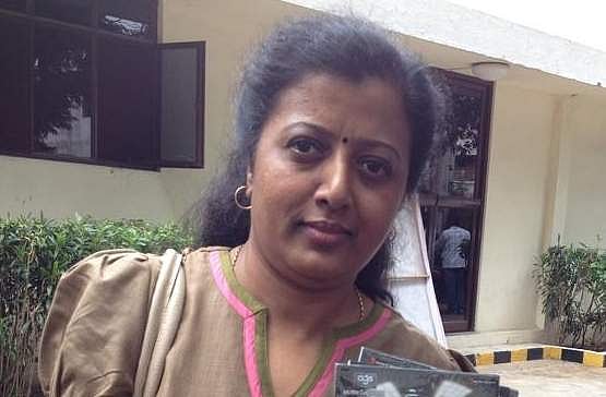 2020-லும் குடமுழுக்கு பூஜைகளை தமிழில் நடத்து எனக் கெஞ்சுவது கேவலம்: கவிஞர் தாமரை சாடல்!