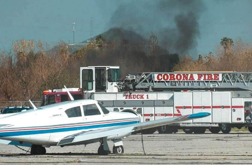 கலிபோர்னியா விமான நிலையத்தில் விமான விபத்தில் 4 பேர் இறந்தனர்