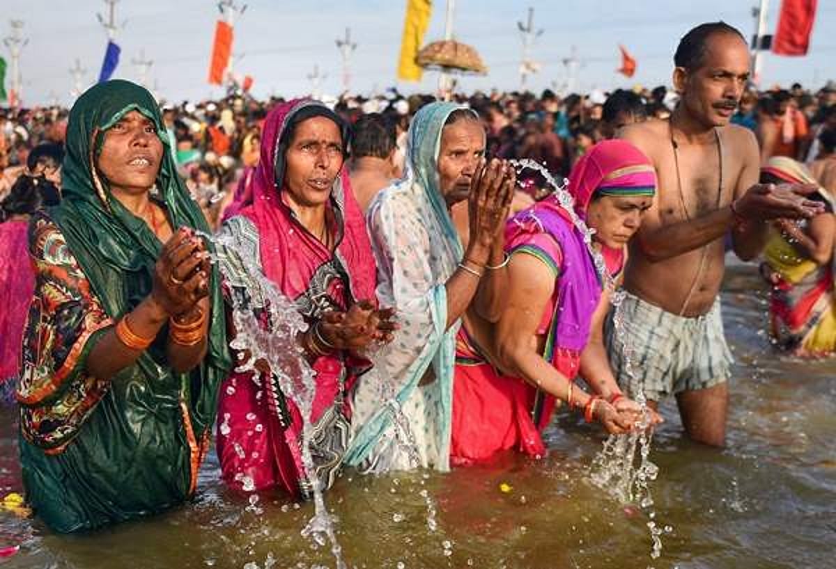 தை அமாவாசை: பிரயாக்ராஜில் லட்சக்கணக்கான மக்கள் புனித நீராடல்