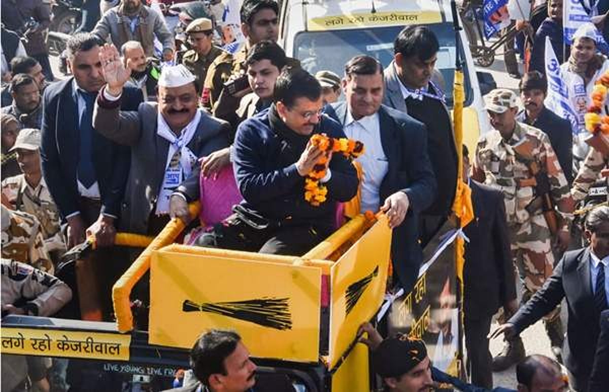மேற்கு தில்லியில் மிகப் பிரம்மாண்ட தேர்தல் பிரசாரம் மேற்கொண்ட கேஜரிவால்