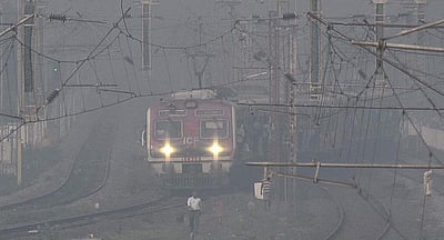 பனிமூட்டம் காரணமாக தில்லி செல்லும் 21 ரயில்கள் தாமதமாகின