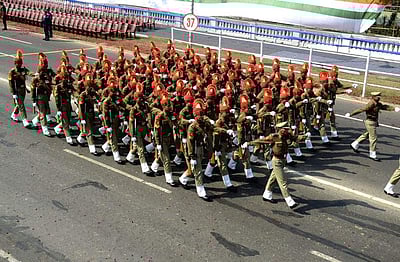 குடியரசு தினம்: கொல்கத்தாவில் வண்ணமயமான அணிவகுப்பு