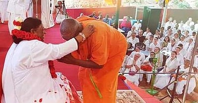 அன்பும், சமாதானமும் வளர வேண்டும்மாதா அமிா்தானந்த மயி