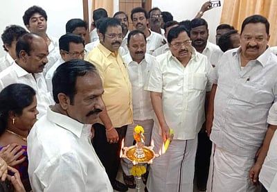 மாநில அரசுகளின் அதிகாரத்தைக் குறைக்க மத்திய அரசு முயற்சி:  துரைமுருகன் குற்றச்சாட்டு