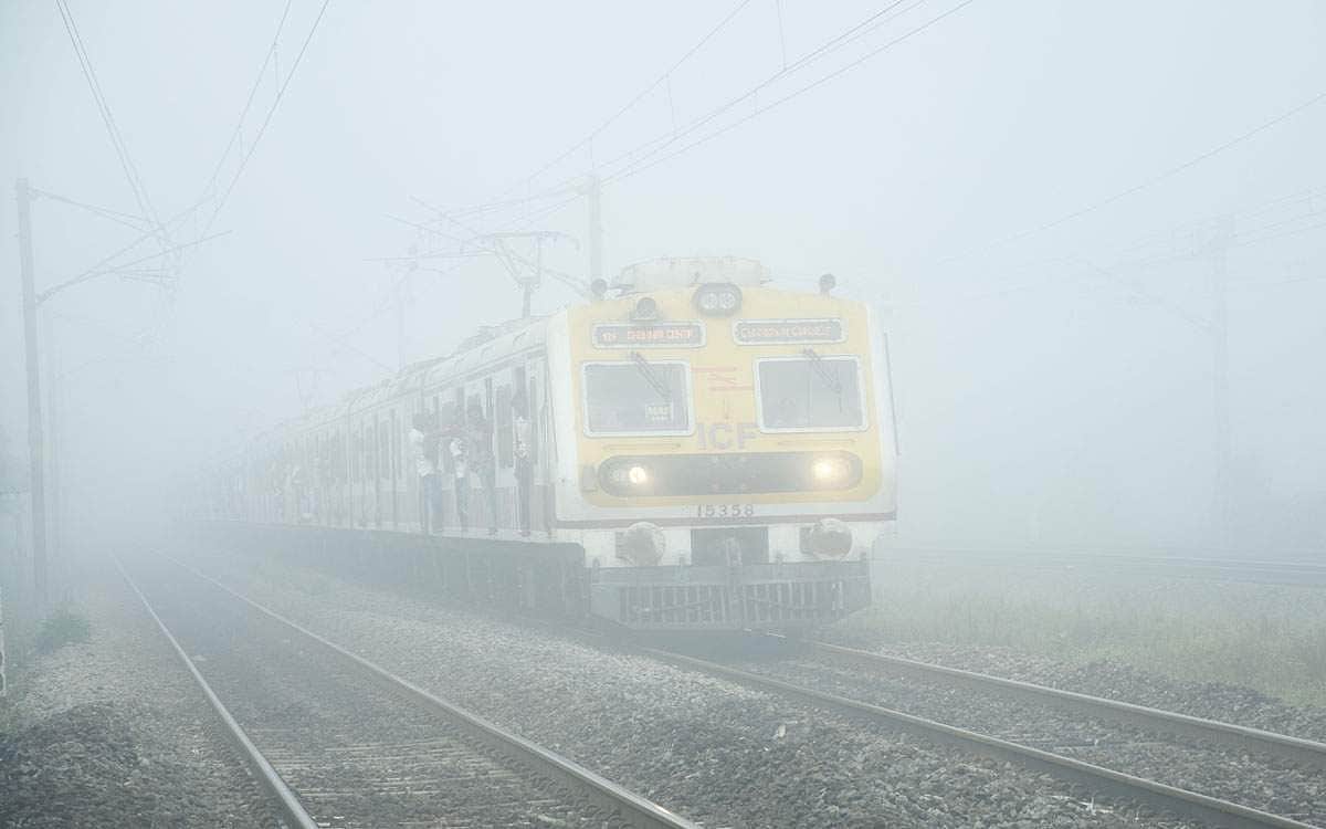கடும் பனிமூட்டம் காரணமாக தில்லியில் 13 ரயில்கள் தாமதம்