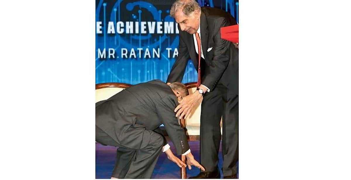 ரத்தன் டாட்டா காலில் விழுந்து ஆசி பெற்ற இன்போஸிஸ் நாராயணமூர்த்தி: நெகிழ வைத்த தருணம்!