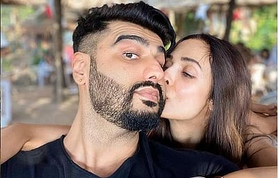 அர்ஜுன் கபூரை முத்தமிடும் புகைப்படத்தை வெளியிட்ட நடிகை மலைகா அரோரா!