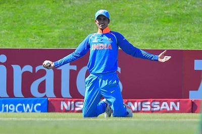 நடுவரின் தீர்ப்பை ஏற்க மறுத்து வாக்குவாதம் செய்த இளம் வீரர் ஷுப்மன் கில்: ரஞ்சி ஆட்டத்தில் சர்ச்சை!