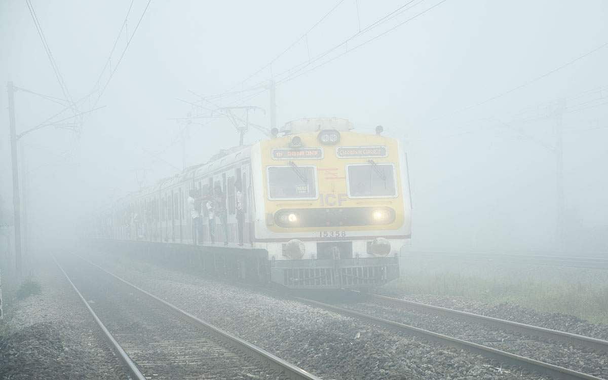 கடுமையான மூடுபனியால் 26 ரயில்கள் தாமதம்: தில்லி