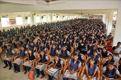 சிகரத்தை வென்று அதன் உச்சியில் இருந்து உலகைப் பார்க்க வேண்டும்: தினமணி ஆசிரியர் கி. வைத்தியநாதன்