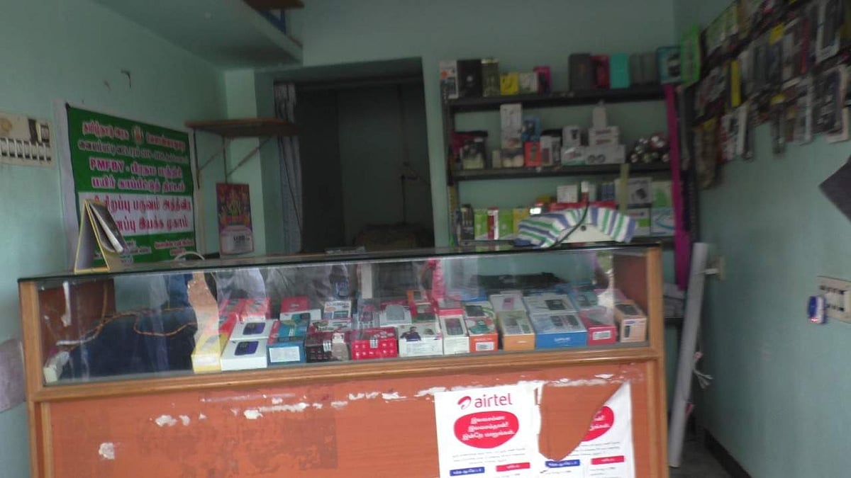 மணப்பாறை அருகே ரூ.67 ஆயிரம் ரொக்கம், ரூ. 70 ஆயிரம் மதிப்புள்ள பொருட்கள் திருட்டு