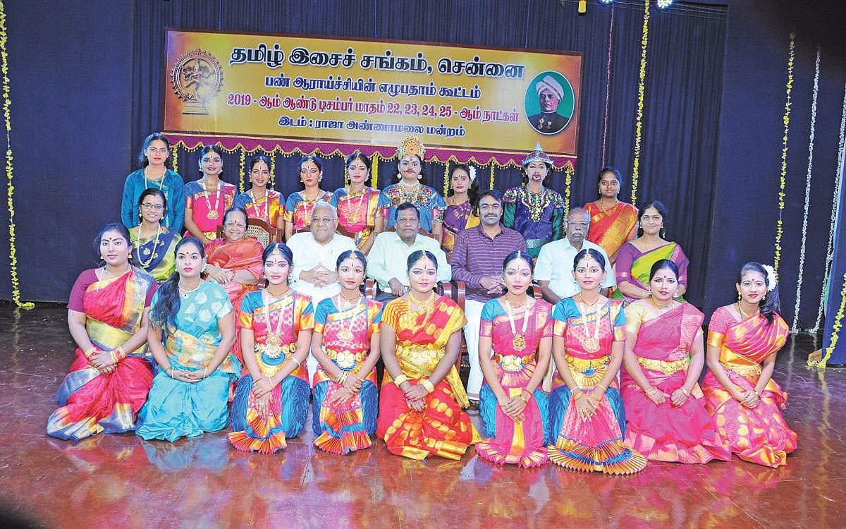 இசை நாட்டிய நாடகம்: நெகிழ வைத்த மாணவிகள்!
