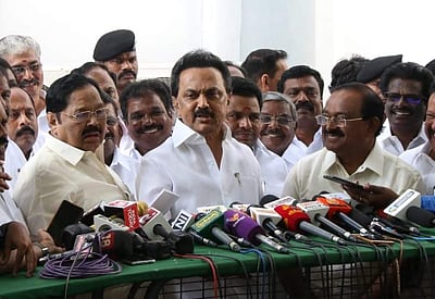 குடியுரிமைச் சட்டம்: சட்டப்பேரவையில் இருந்து திமுக எம்எல்ஏக்கள் வெளிநடப்பு