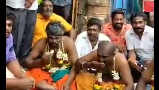 தர்பார் வெற்றிக்காக மண் சோறு சாப்பிட்ட ரஜினி ரசிகர்கள்! (விடியோ)