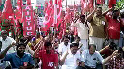 பிப். 12-இல் நாடுதழுவிய வேலைநிறுத்தம்: தஞ்சாவூரில் 20 இடங்களில் சாலை மறியல்!
தொழிற் சங்கங்கள் முடிவு