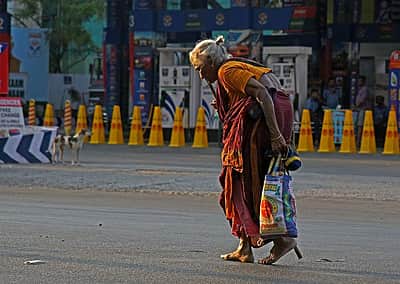 உலக நாடுகளில் முதியவர்களின் வாழ்நிலை