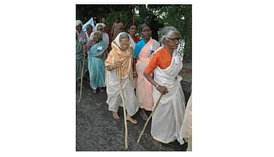 சுமந்து வளர்க்கும் முதியோர் சுமக்கப்பட வேண்டாமா?