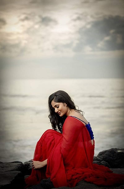 புடவையில் ட்ரெண்டாகும் லாஸ்லியா - புகைப்படங்கள் 