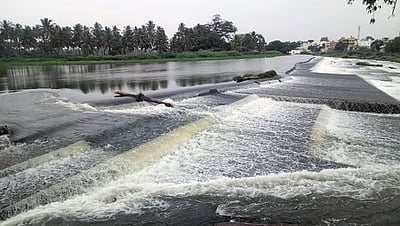கனமழையால் காளிங்கராயன் அணைக்கட்டுக்கு நீா்வரத்து அதிகரிப்பு