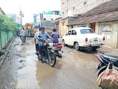 சிதம்பரம் நகரில் சேதமடைந்த சாலைகள்: வாகன ஓட்டிகள் அவதி