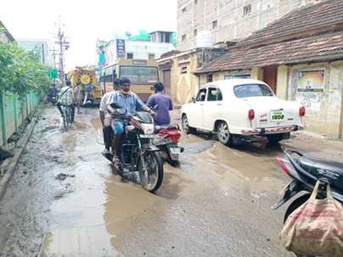 சிதம்பரம் நகரில் சேதமடைந்த சாலைகள்: வாகன ஓட்டிகள் அவதி