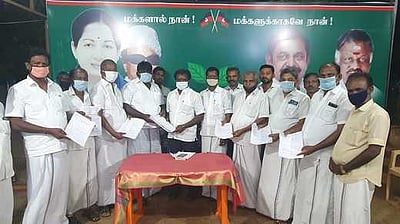 வாக்குச்சாவடி நிலை முகவா்கள் நியமன படிவம் வழங்கல்