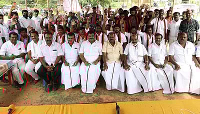 தளவாய்ப்பள்ளியில் திமுக கொடியேற்று விழா