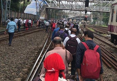 மும்பையில் மின்தடை; பொதுமக்கள் கடும் அவதி!