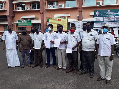 உள்ளாட்சித் தேர்தல் வாடகை நிலுவை: கார் ஓட்டுநர்கள் ஆட்சியரிடம் முறையீடு