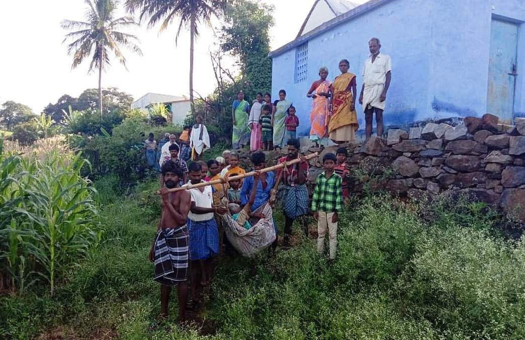 பரிதவிக்கும் பாலமலை மக்கள்: உயிரைப் பணயம் வைத்துப் பயணம்