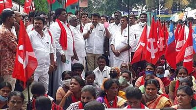 அவசர சட்டங்கலை வாபஸ் பெறக் கோரி கெலமங்கலத்தில் சிபிஐ மறியல் போராட்டம்