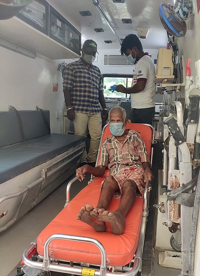 முதியவரின் சொத்துகளை அபகரித்த பிள்ளைகள்:விசாரணை நடத்த அதிகாரியை அனுப்பிய ஆட்சியா்