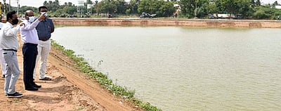 மாவடிக்குளம் புனரமைப்புப் பணிகள்: ஆட்சியா் ஆய்வு