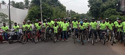 கரோனா விழிப்புணர்வு: மதுரை - ராமேஸ்வரம் பள்ளி மாணவர்கள் சைக்கிள் பயணம்