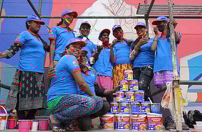 திருநங்கைகள் பங்களிப்புடன் பெங்களூரு மெட்ரோ நிலையச் சுவர்களைப் புதுப்பித்த நிப்பான் பெயிண்ட்