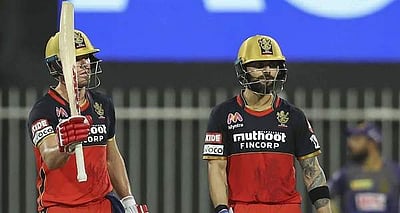 10 முறை 100 ரன்கள் கூட்டணி அமைத்த முதல் ஜோடி: கோலி - டி வில்லியர்ஸ் சாதனை