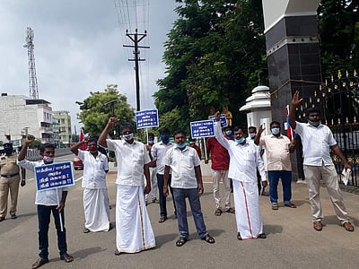 பட்டியலின ஊராட்சித் தலைவா்களுக்குபாதுகாப்பு வழங்கக் கோரி ஆா்ப்பாட்டம்