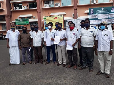 ரூ.2.50 லட்சம் தோ்தல் வாடகை நிலுவை: காா் ஓட்டுநா்கள் ஆட்சியரிடம் முறையீடு