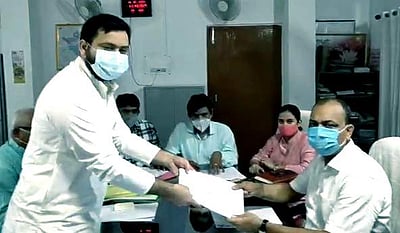 பிகார் தேர்தல்: வேட்புமனுத் தாக்கல் செய்தார் தேஜஸ்வி யாதவ்