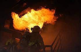 மகாராஷ்டிரம்: இனிப்பகத்தில் அதிகாலையில் தீ விபத்து