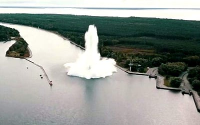 போலந்தில் நீருக்கடியில் வெடித்த இரண்டாம் உலகப் போரின் வெடிகுண்டு