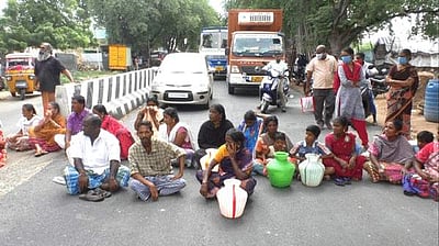 மணப்பாறை அருகே குடிநீருக்காக மக்கள் மறியல், போக்குவரத்து பாதிப்பு