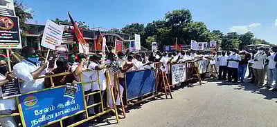 சேலத்தில் திமுக இளைஞரணியினர் ஆர்ப்பாட்டம்