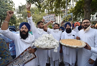 வேளாண் சட்ட எதிர்ப்பு: போராட்டத்தில் ஈடுபட்ட 70 விவசாயிகள் கைது